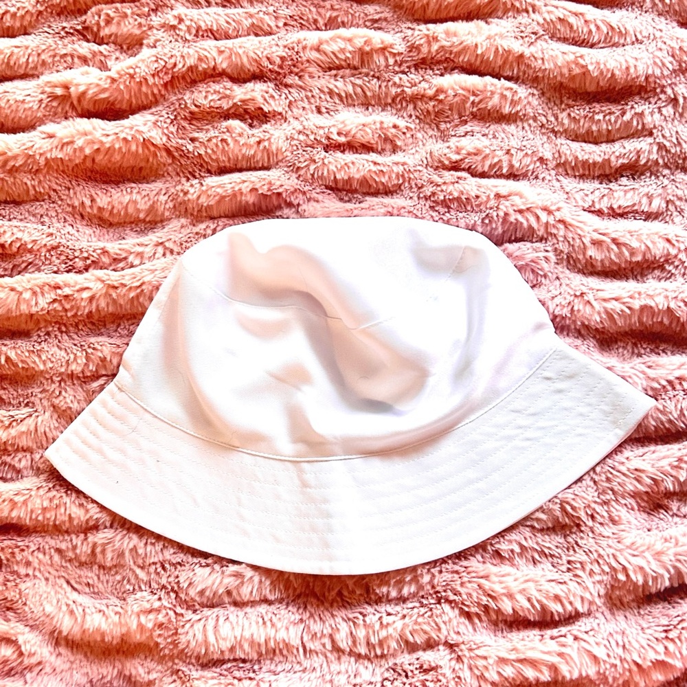 White bucket hat